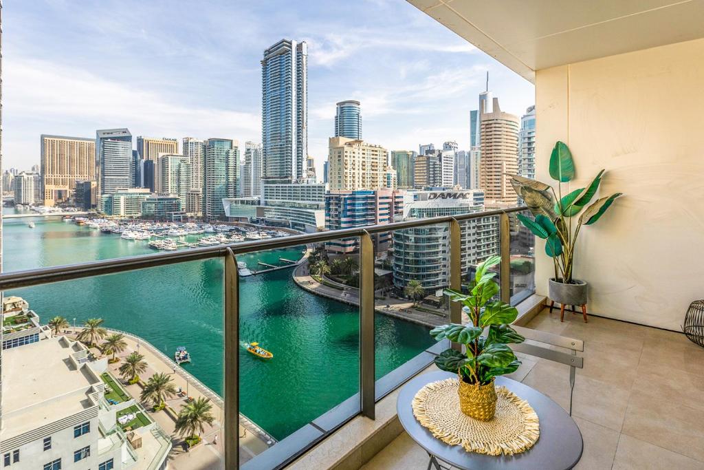 Sparkle Towers Guide Dubai Marina | Inchbrick