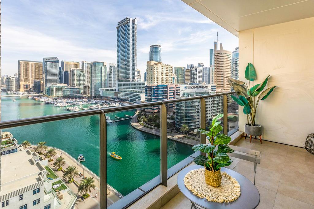 Sparkle Towers Guide Dubai Marina  | Inchbrick