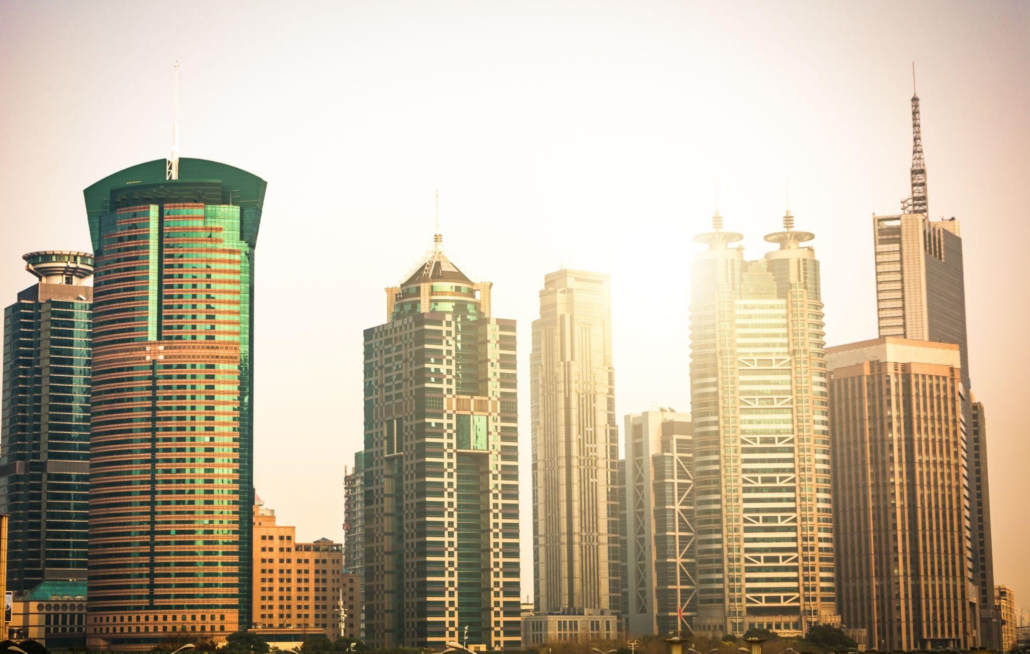 What are the benefits of investing in off-plan properties in Dubai?