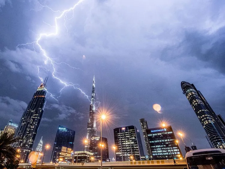 Unpredictable Weather in UAE, Dubai and other cities with heavy rainfall.