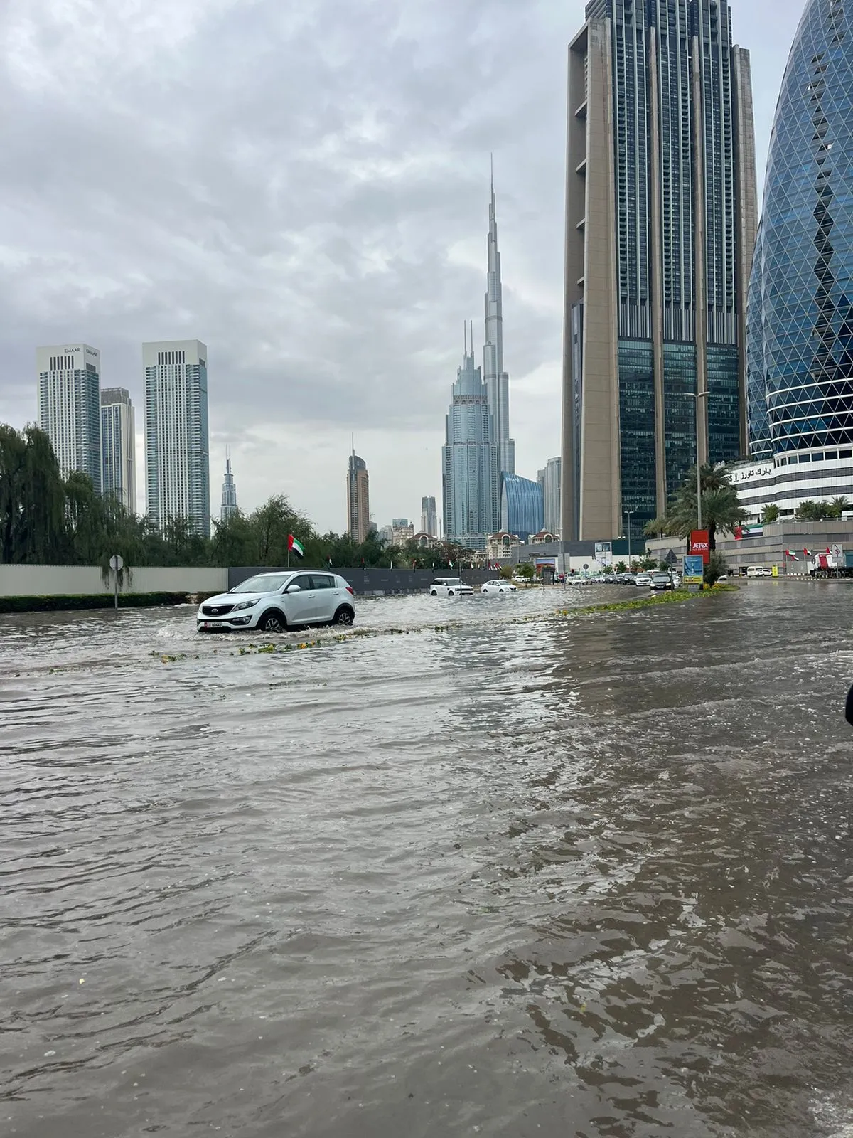 Unpredictable Weather in UAE, Dubai and other cities with heavy rainfall.